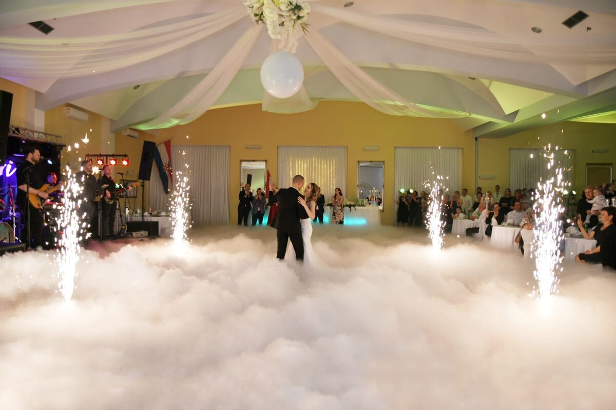 Niski dim spark fontane prvi ples svadba Hrvatska