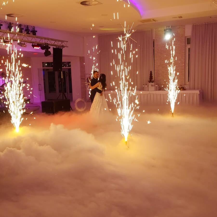 Niski dim i spark fontane romantični prvi ples