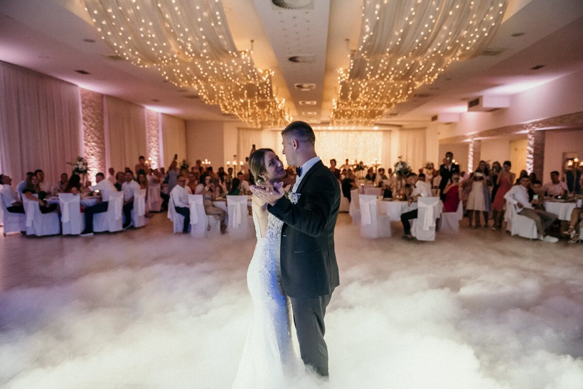 Rasvjeta za vjenčanja - dekorativno osvjetljenje sale za svadbe s niskim dimom Zagreb