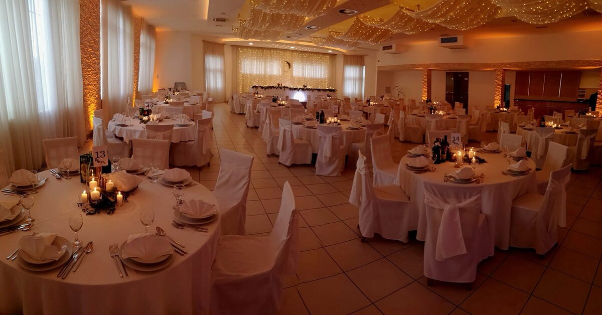 Uplighting topla zlatna rasvjeta sale za vjenčanje - LED par reflektori ambijent